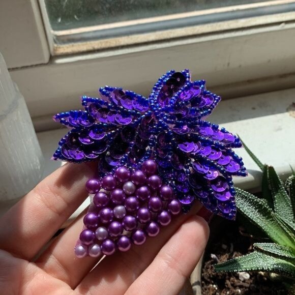 Vintage Beaded Grape Pin Purple Large Brooch Sequins 80s Style - Picture 2 of 4